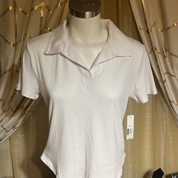 Bundle of 2 tops. - Picture 2 of 3